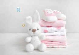 נעלי תינוק, בובה ושמיכות