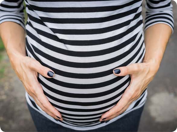 בטן של הריונית